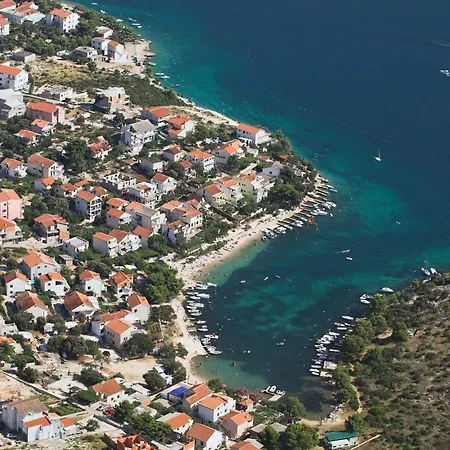 In 7034 * Grebastica