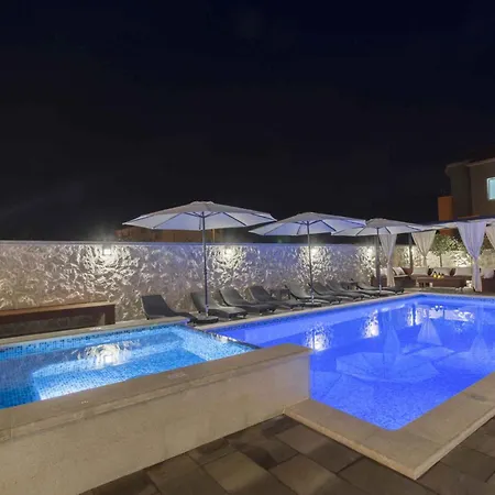 In 7034 Apartment Grebastica