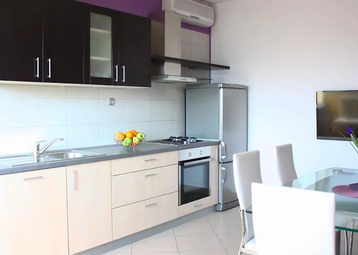 In 7034 アパート Grebaštica