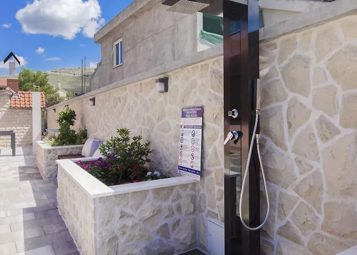 In 7034 アパート Grebaštica